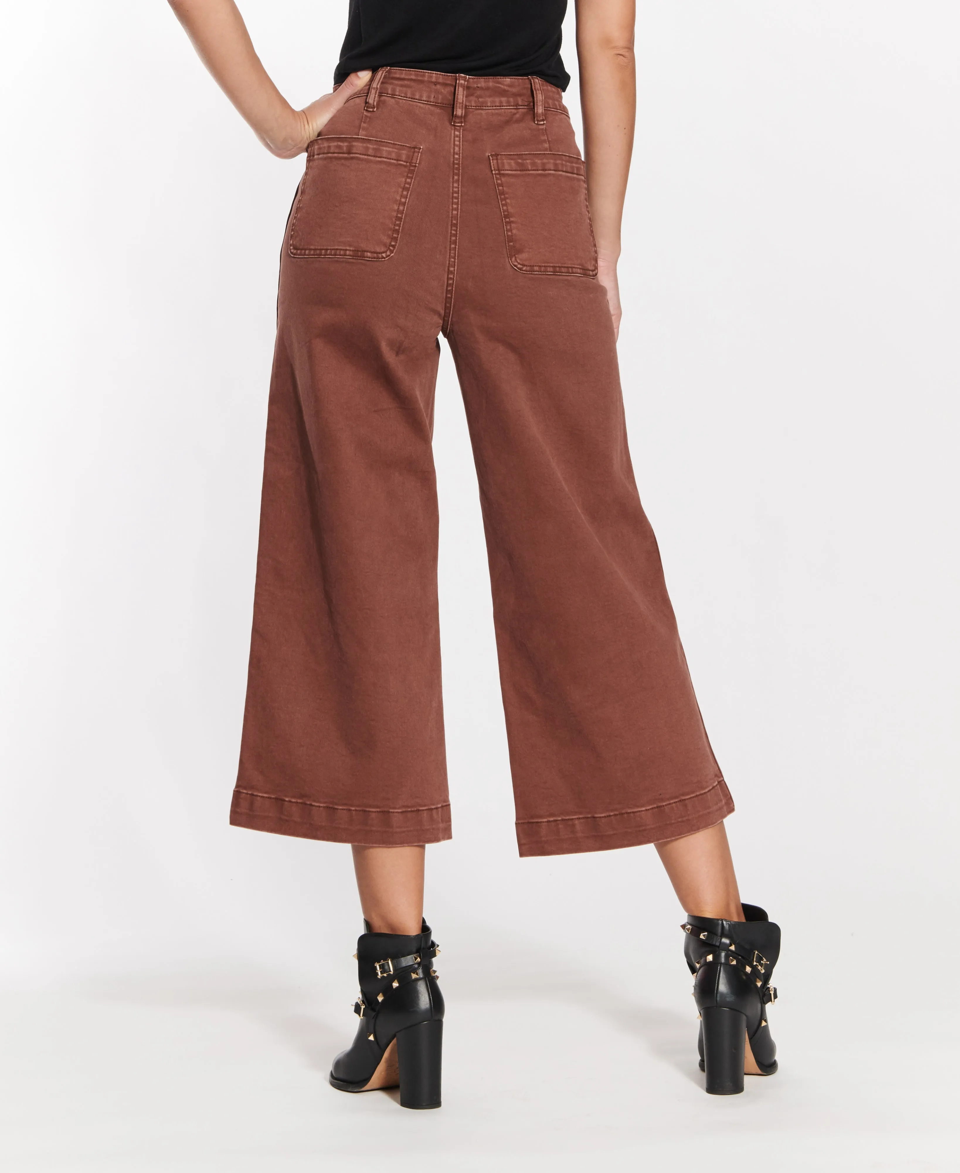 HIGH-RISE WIDE LEG CROP PANT