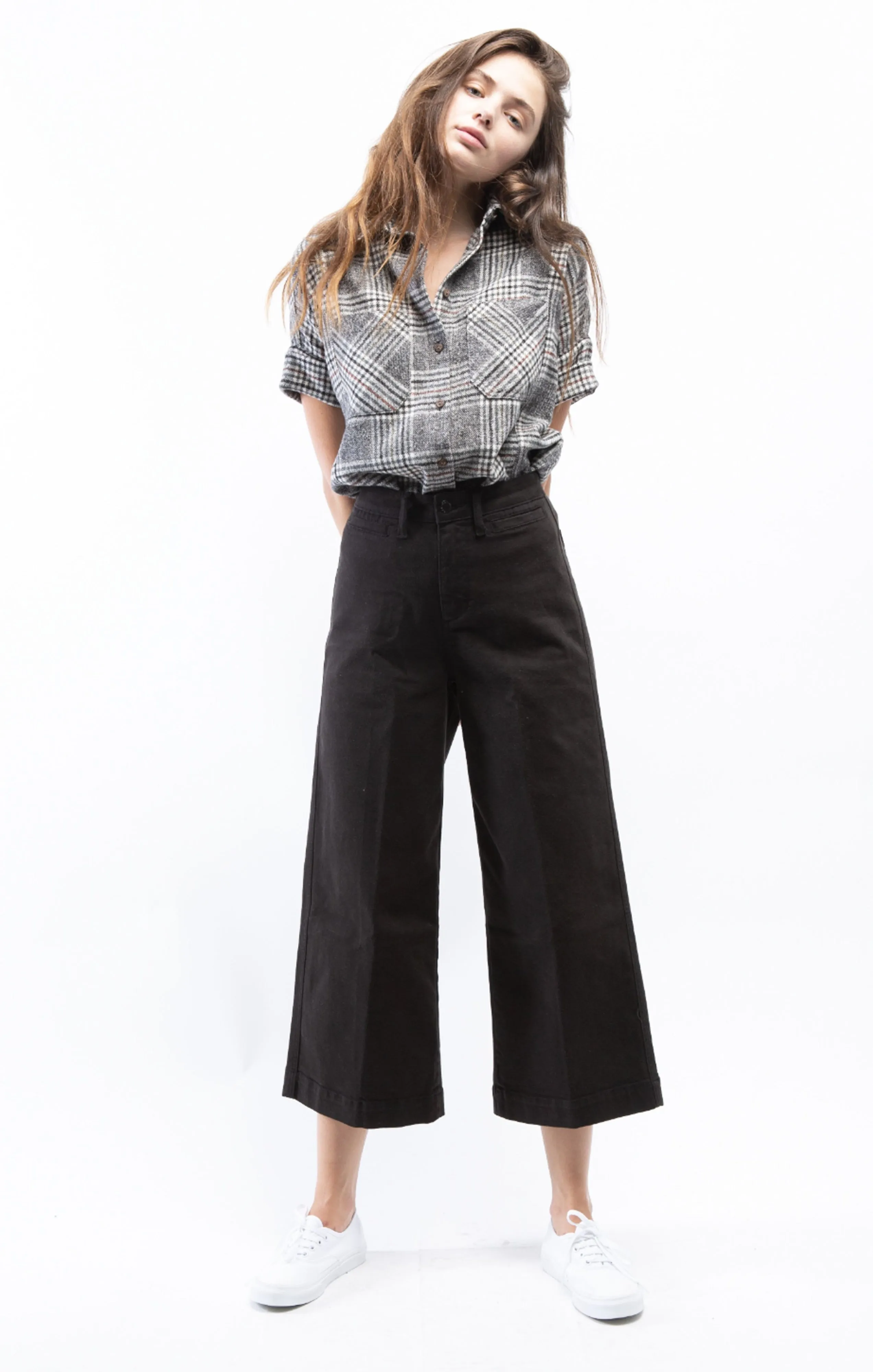 HIGH-RISE WIDE LEG CROP PANT