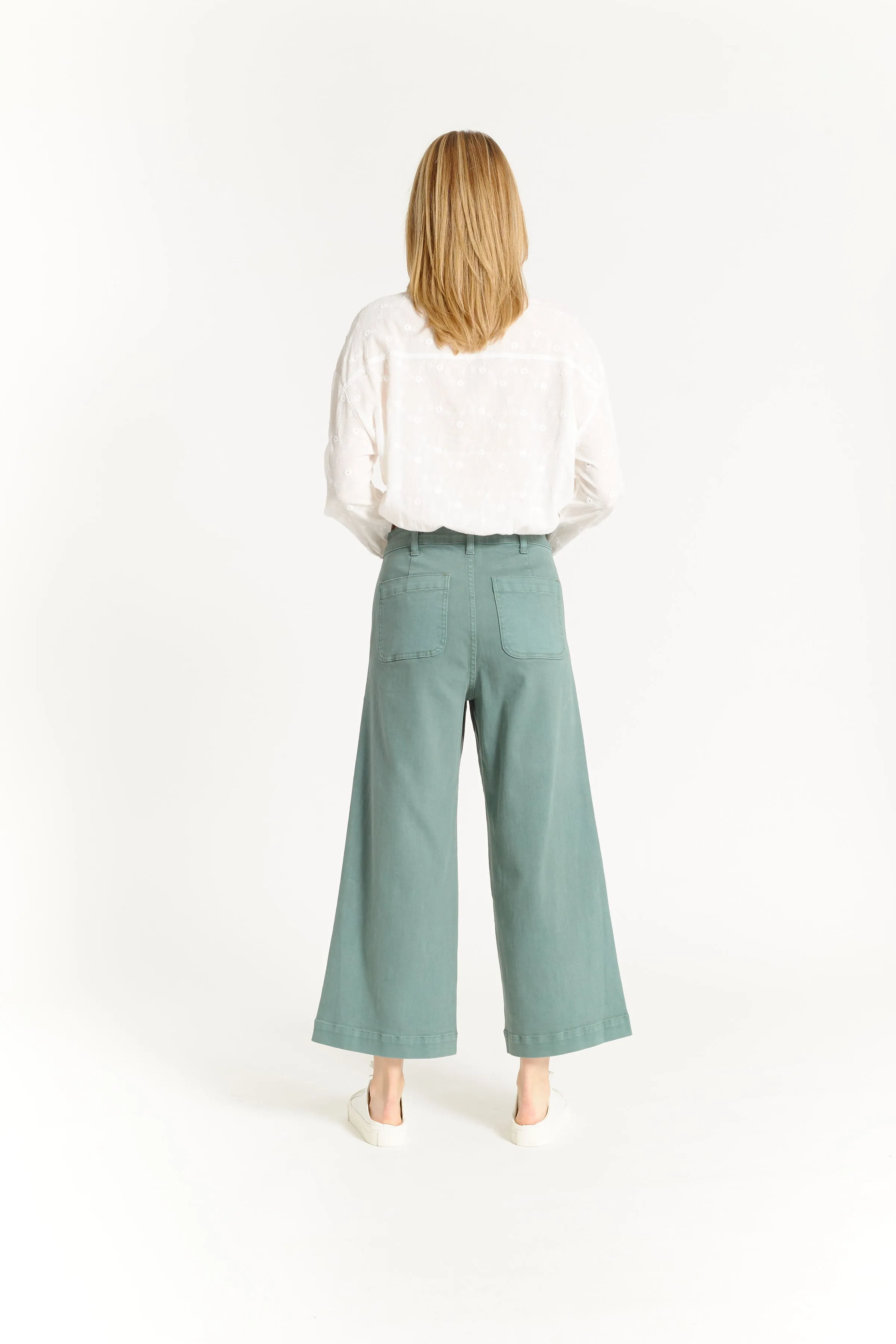 HIGH-RISE WIDE LEG CROP PANT